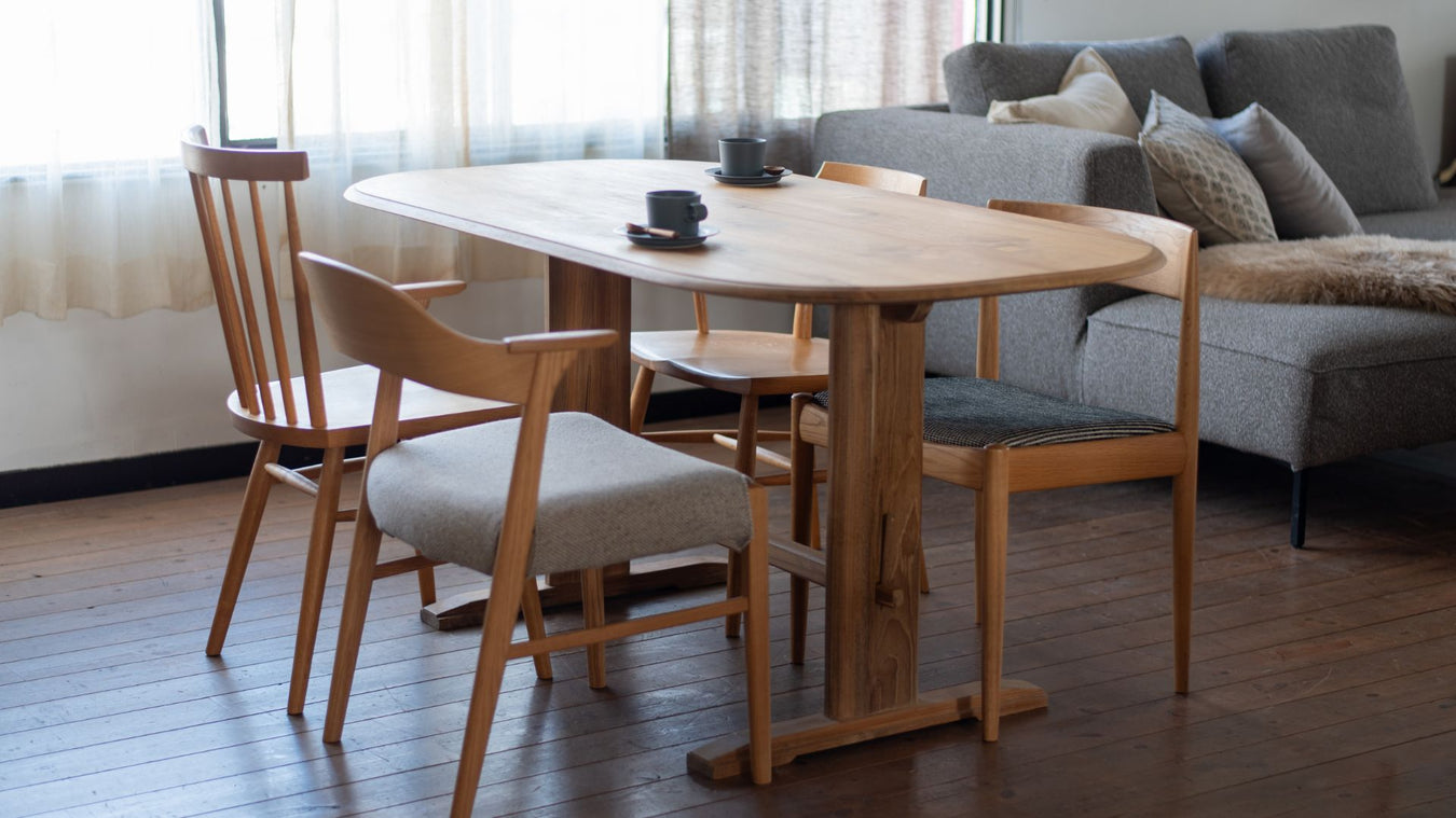 チェアと暮らす、RuralのTレッグテーブル