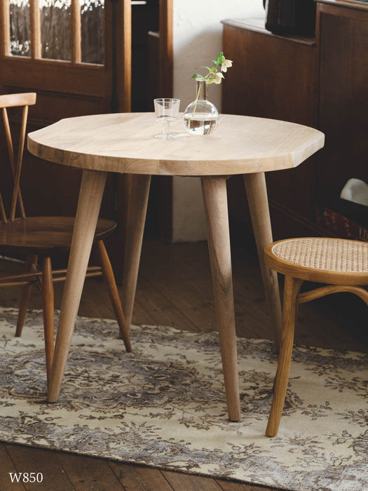 Coupe round dining table