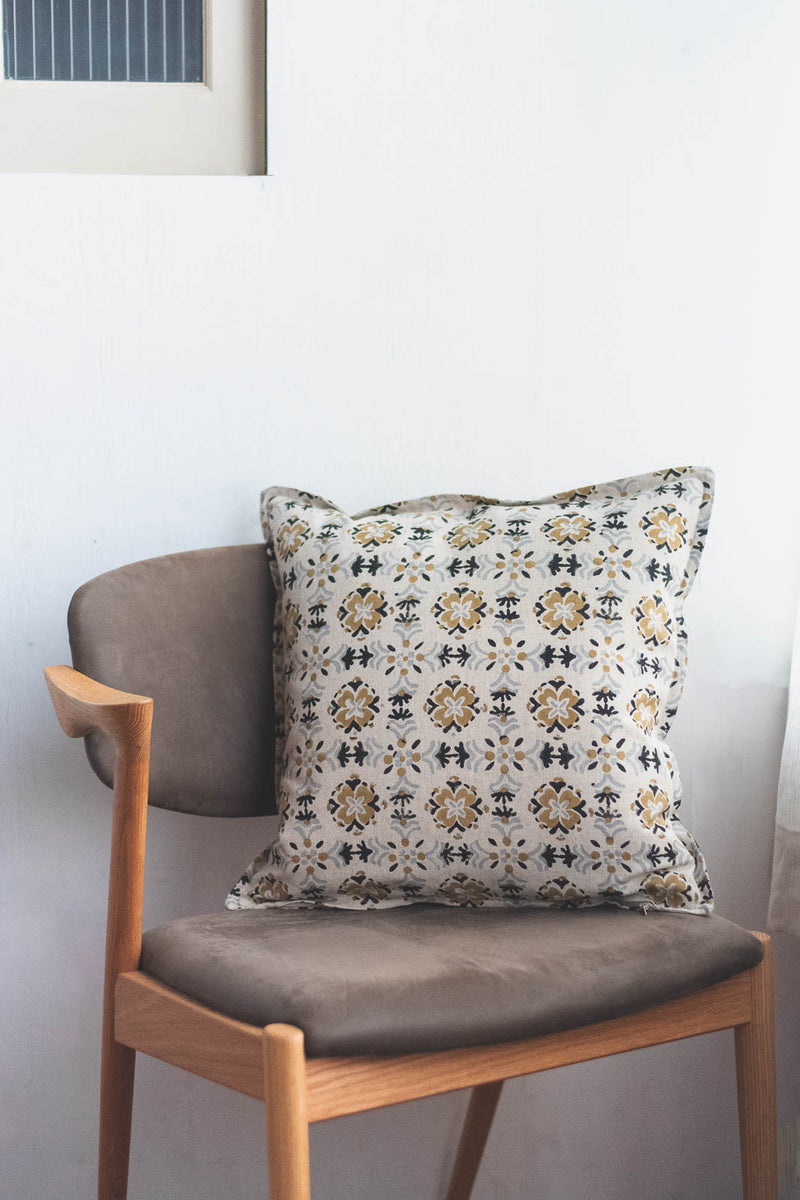 ブロックプリントクッションカバー ブルーム｜マスタードイエローの