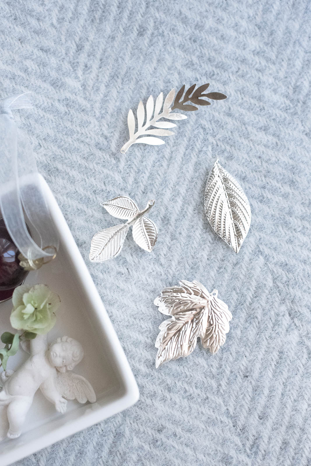 Frostleaf｜銀の葉オーナメント20枚セット・雪のように舞う