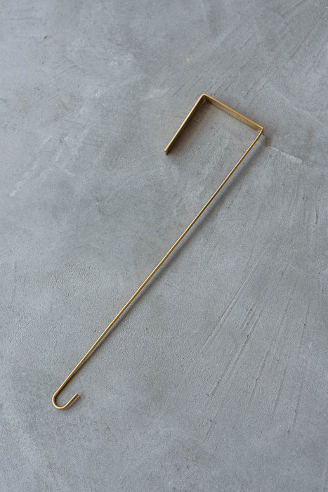 帽子や季節のリースが飾れるBRASSのドアフック