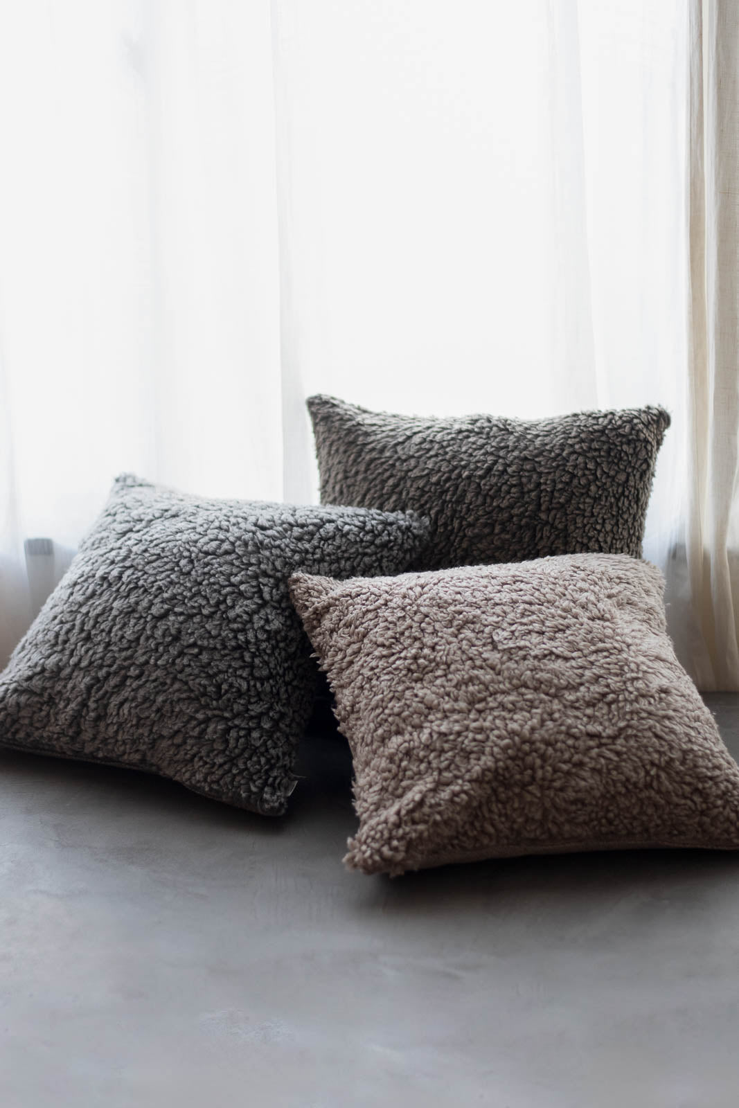 ボア&ツイード クッションカバー | 異素材の温もりと上品さを楽しむ