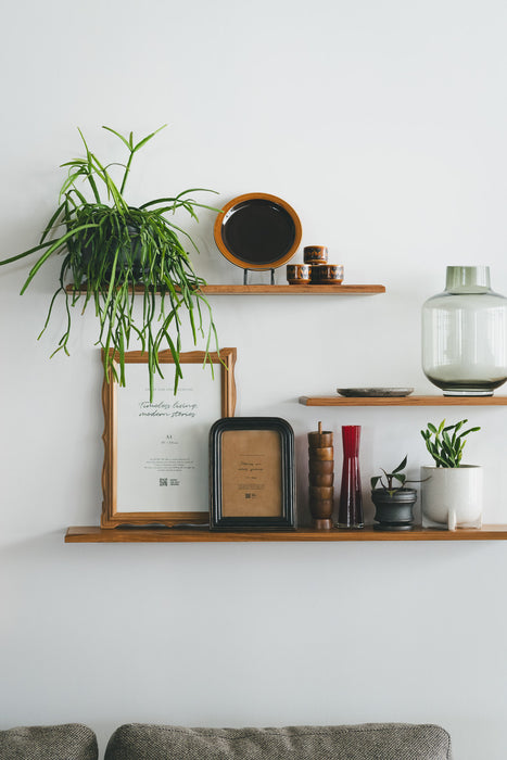Teak Classic shelf W900 | Long shelf with integrated shelf brackets
