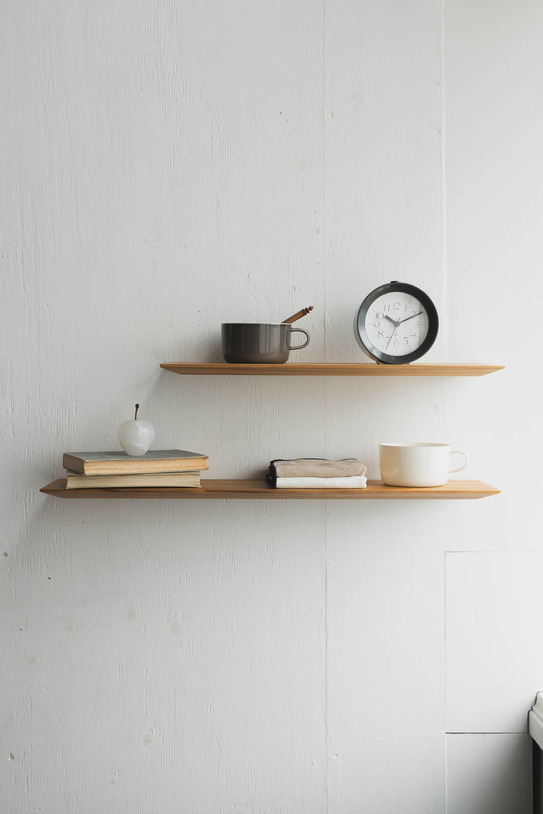 Teak Thin shelf｜テーパーカットが美しいチーク無垢材の壁付け
