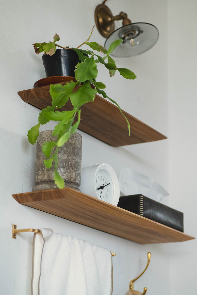 Teak Thin shelf｜テーパーカットが美しいチーク無垢材の壁付け