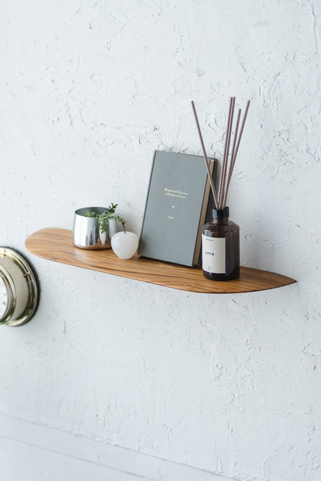 Teak Smooth shelf｜丸みのあるチーク無垢材の壁付けシェルフ — ANTRY