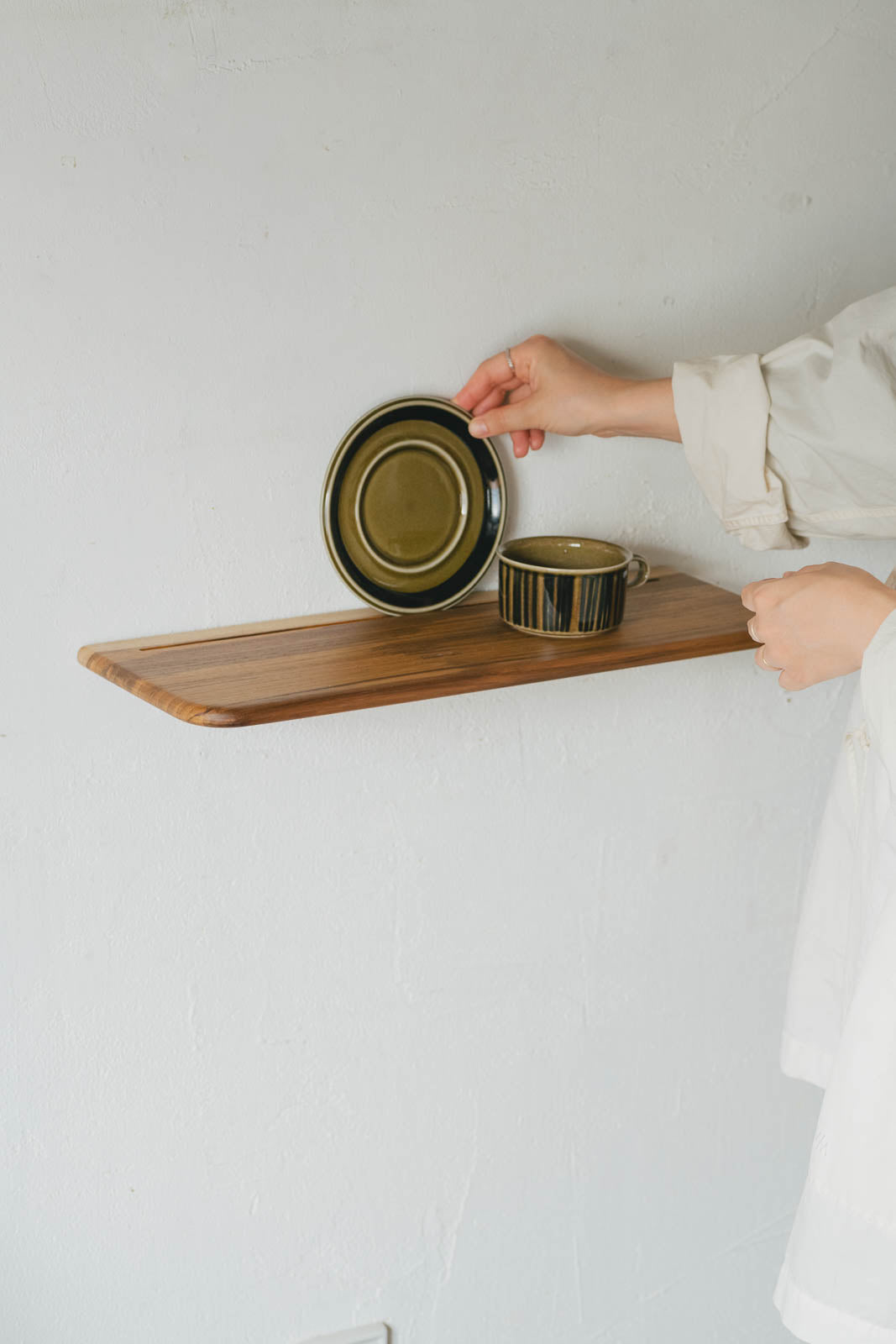 Teak shelf 500｜細溝付きチーク無垢材ウォールシェルフ — ANTRY USE