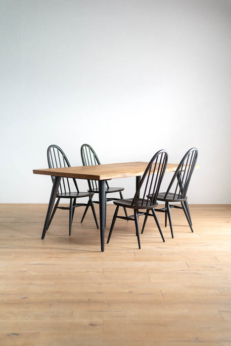 [Outlet] Coupe Dining Table (Black Legs) 