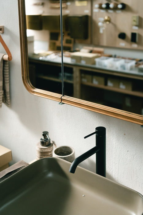 Wood curve 3ドアキャビネットミラー 850