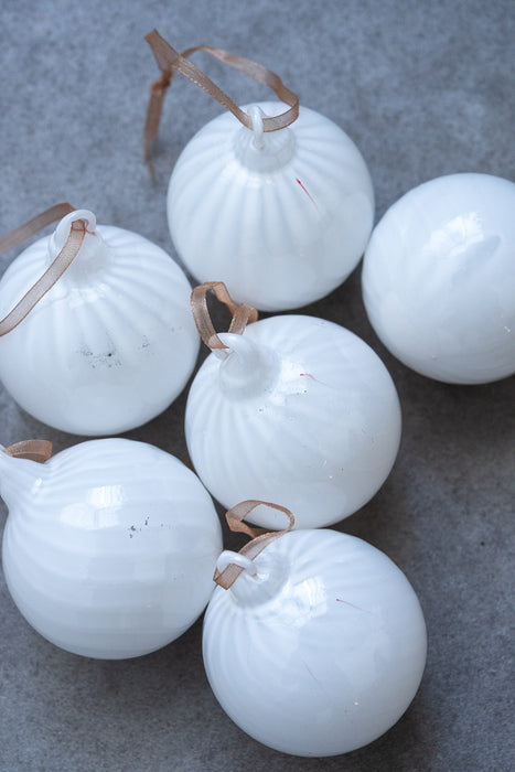 Nami White Ball ガラスオーナメント｜ホワイトのクリスマスツリー