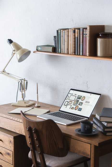 Teak Classic shelf W900 | Long shelf with integrated shelf brackets