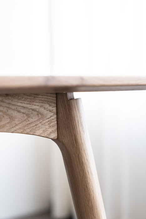 Oak テーパードレッグテーブル