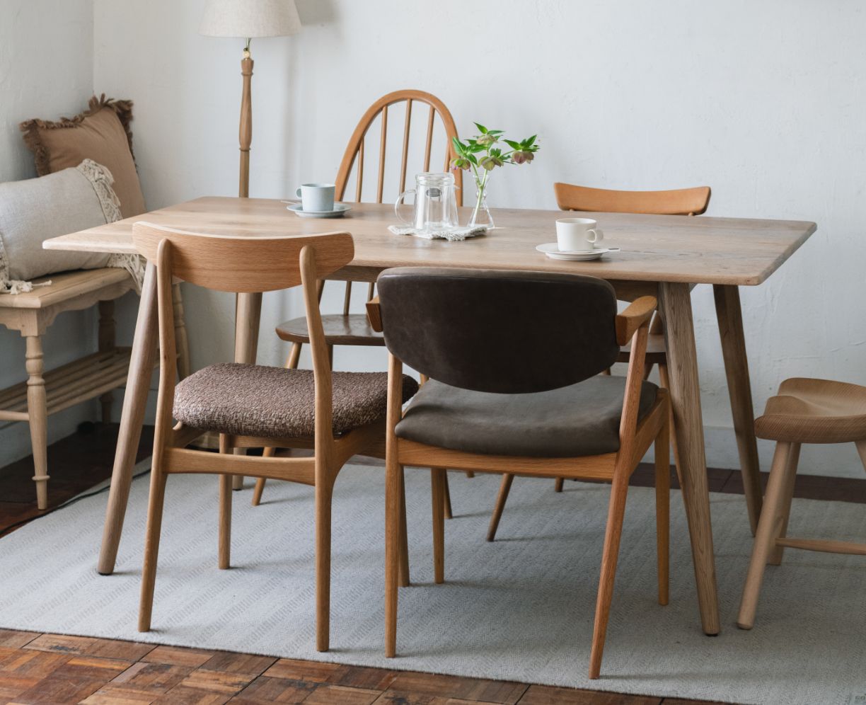 軽やかに、美しく。すっきりとした空間をつくる軽やかなダイニングテーブル