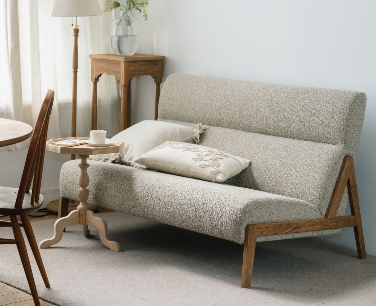 Pane | 張地を新たに。コンパクトでもくつろげるハイバックソファ