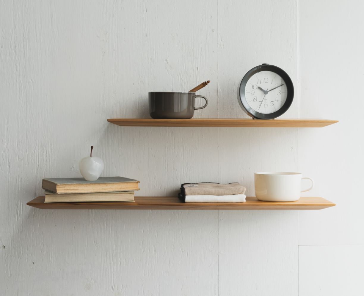 「取り付けが不安」を解消する、金具一体型のウォールシェルフ