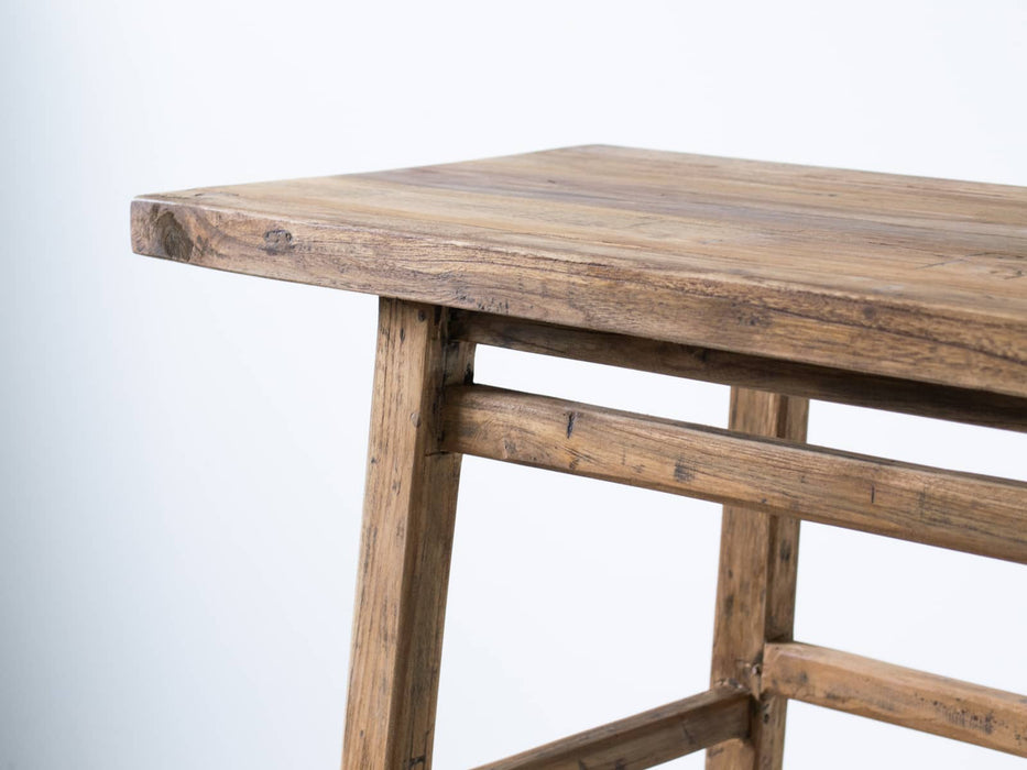 质朴的木质玄关桌
