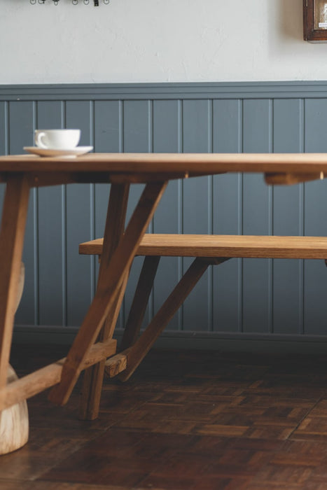 arl dining table