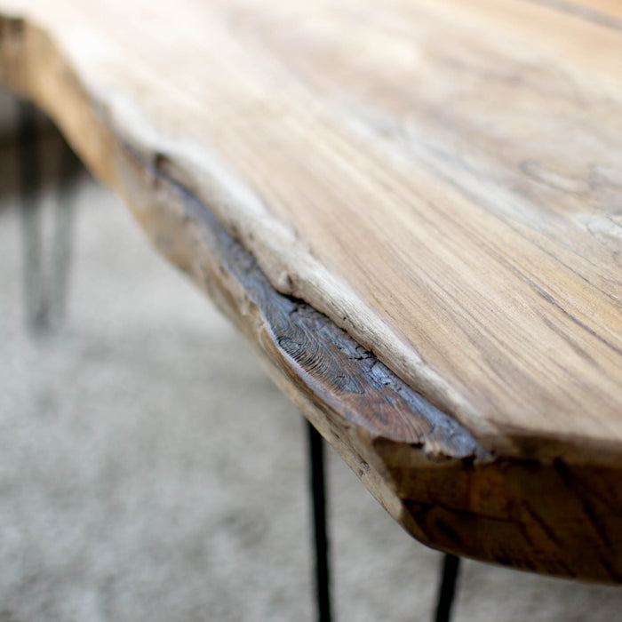 质朴的木质天然咖啡桌